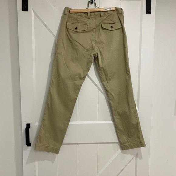 Men Gap Slim Fit light khakis - Picture 2 of 3